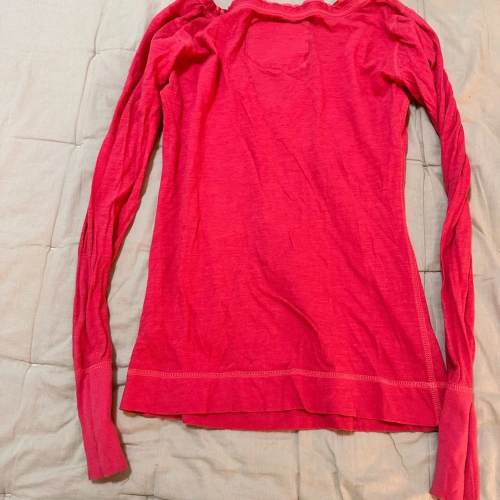 Abercrombie & Fitch Red Long Sleeve Tee - Picture 2 of 3